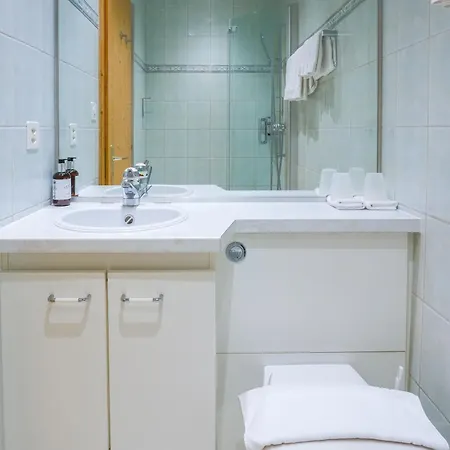 Grischuna מלון *