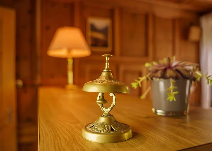 Grischuna Szálloda *